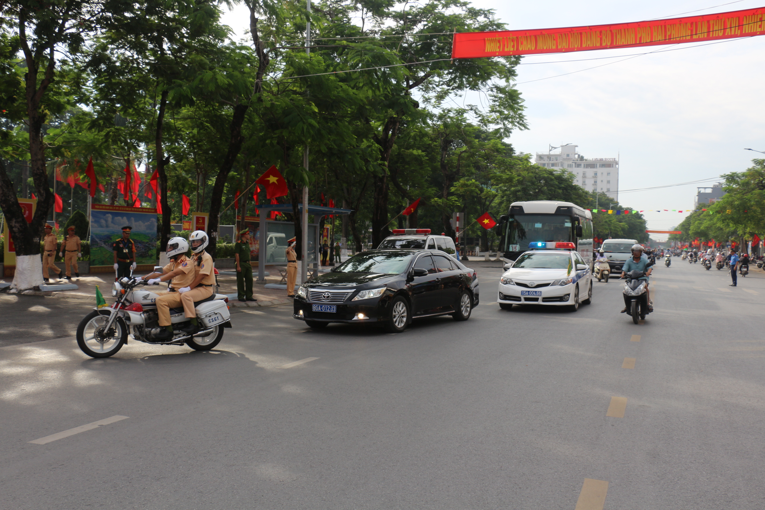 Người dân cần nâng cao ý thức về việc nhường đường cho xe ưu tiên